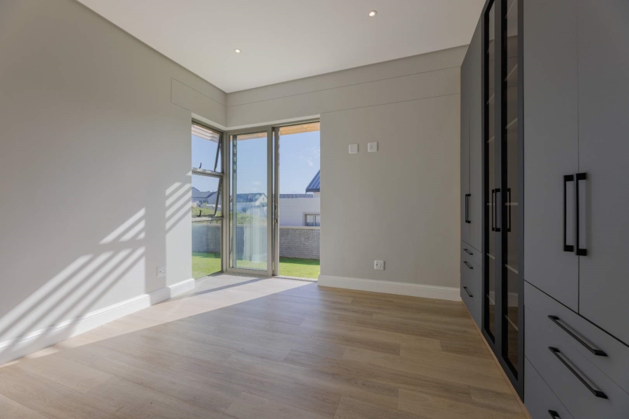 4 Bedroom Property for Sale in Kingswood Golf Estate Western Cape